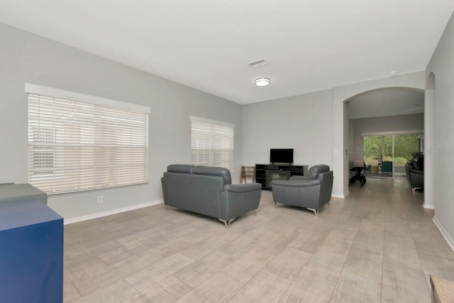 2823 Banyan Hill Ln, Land O Lakes, FL 34639 - living area featuring arched walkways and baseboards