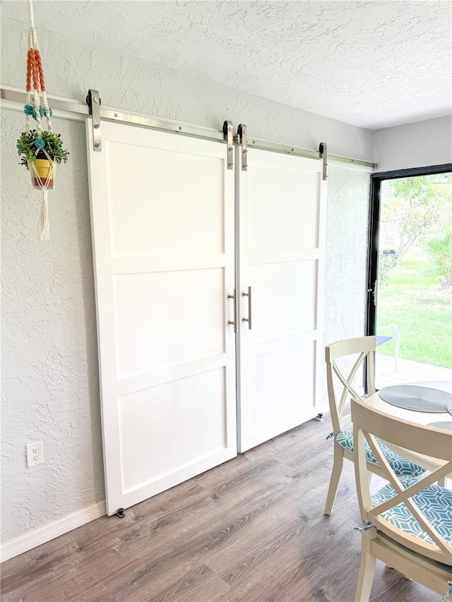 sunroom / solarium featuring a barn door
