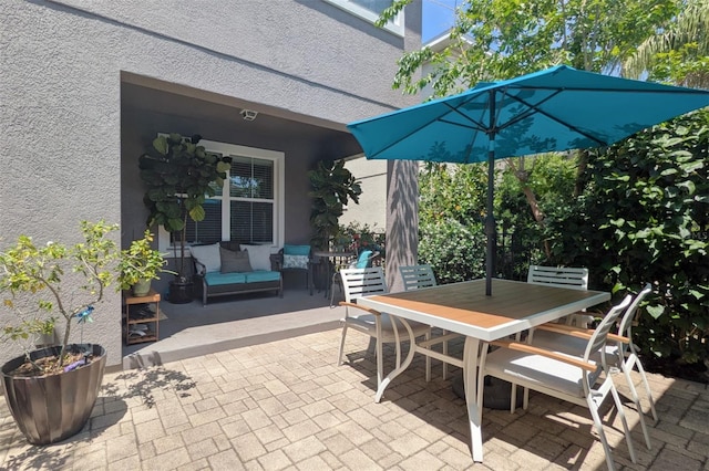 5914 Goldenbark Pl, Lithia, FL 33547 - view of patio with outdoor dining space