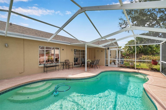 815 Sandy Trail Pl, Brandon, FL 33511 - swimming pool with glass enclosure and a patio area