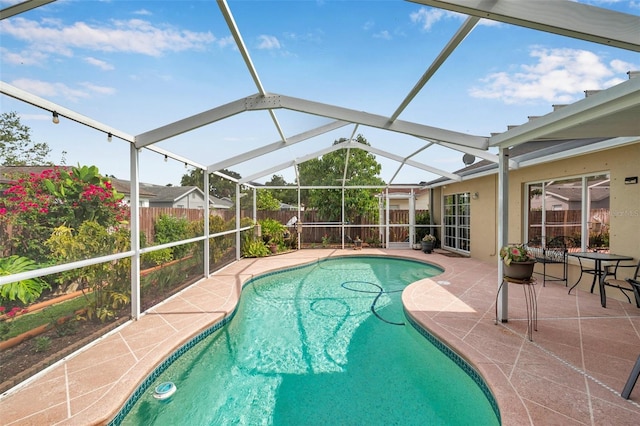 815 Sandy Trail Pl, Brandon, FL 33511 - view of swimming pool featuring a fenced backyard, a patio area, and glass enclosure