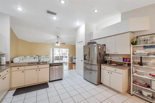815 Sandy Trail Pl, Brandon, FL 33511 - kitchen with stainless steel appliances, a sink, a peninsula, a ceiling fan, and light stone countertops