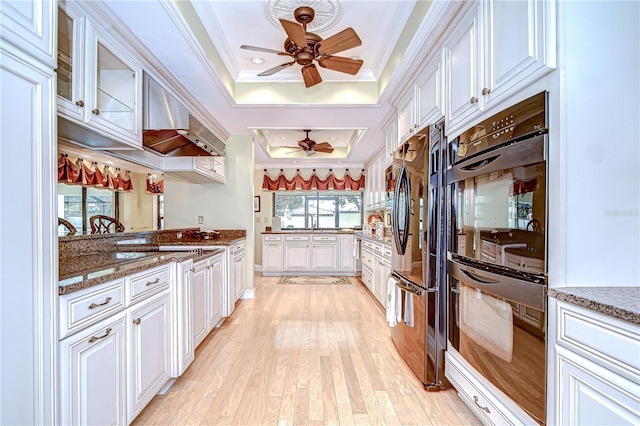 124 Barrington Dr, Brandon, FL 33511 - kitchen with a tray ceiling, black appliances, a ceiling fan, white cabinets, and crown molding