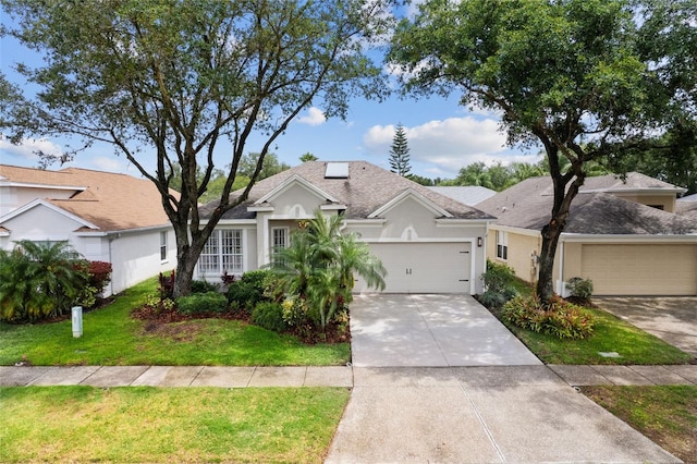 5628 Terrain De Golf Dr, Lutz, FL 33558 - single story home featuring stucco siding, driveway, a front yard, a garage, and roof with shingles