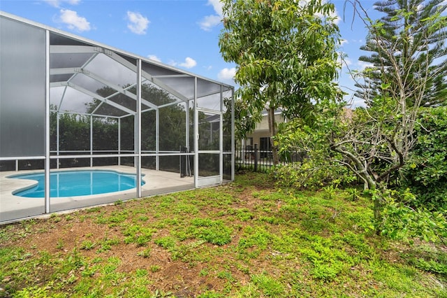 5628 Terrain De Golf Dr, Lutz, FL 33558 - view of swimming pool featuring fence and glass enclosure
