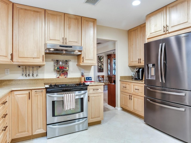 7216 N Mobley Rd, Odessa, FL 33556 - kitchen featuring stainless steel appliances, under cabinet range hood, light brown cabinetry, light countertops, and recessed lighting