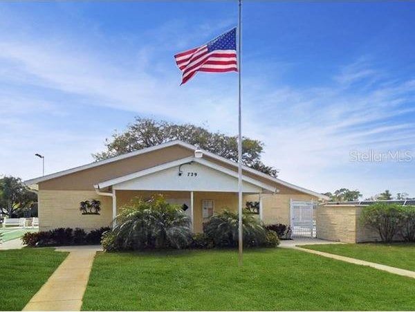 bungalow featuring a gate