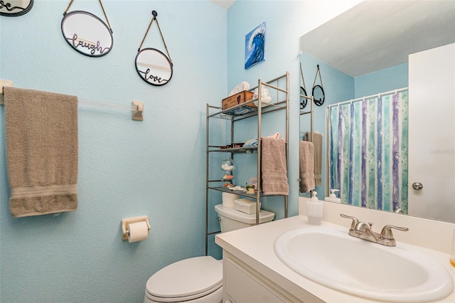 640 Lake Dexter Cir, Winter Haven, FL 33884 - full bathroom featuring toilet, vanity, and curtained shower