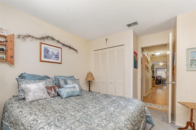 640 Lake Dexter Cir, Winter Haven, FL 33884 - carpeted bedroom with a closet and a textured ceiling