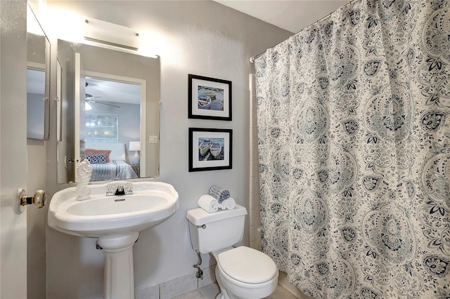 1400 Gandy Blvd N Unit 1504, Saint Petersburg, FL 33702 - ensuite bathroom with tile patterned flooring, toilet, a shower with shower curtain, and a ceiling fan