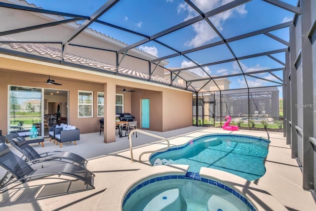 view of swimming pool with a ceiling fan, a patio, a pool with connected hot tub, an outdoor living space, and outdoor dining space