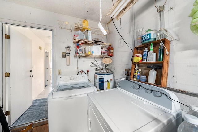 8305 Palencia Dr, Port Richey, FL 34668 - laundry area featuring water heater and independent washer and dryer