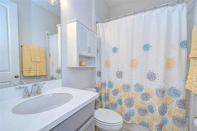 full bathroom with toilet, vanity, and curtained shower