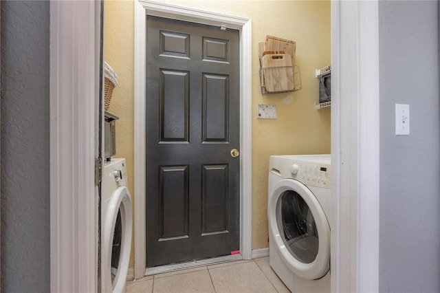 14614 Rannoch Moor Pl, Wimauma, FL 33598 - laundry area featuring washer / clothes dryer and light tile patterned floors