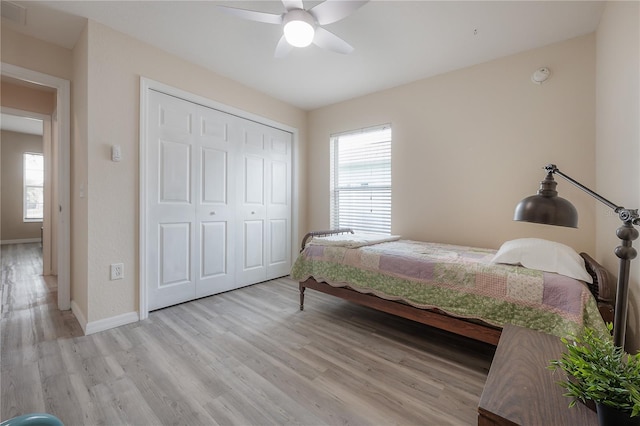 14614 Rannoch Moor Pl, Wimauma, FL 33598 - bedroom with light wood-type flooring, a closet, and a ceiling fan