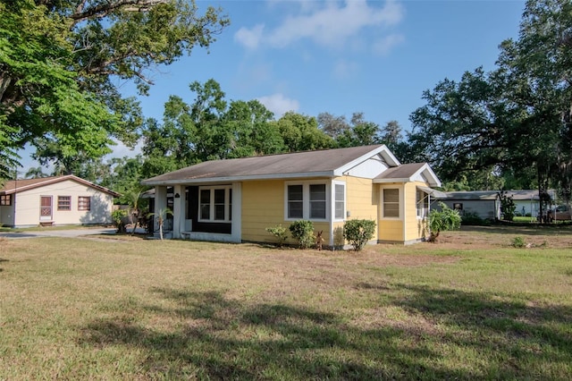 view of front of property with a front lawn
