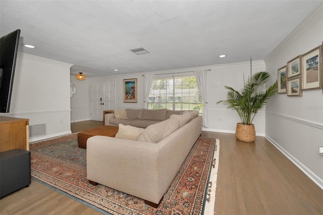living room with wood finished floors, crown molding, recessed lighting, and baseboards