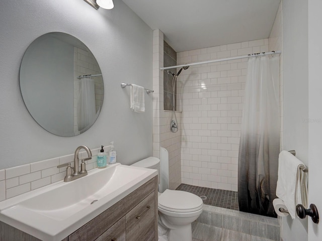 106 E Cedar St, Tarpon Springs, FL 34689 - full bathroom with tiled shower, toilet, and vanity