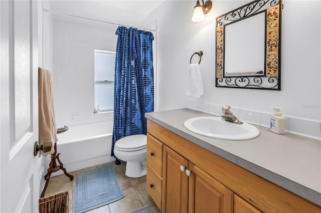 1038 Crescent Lake Dr N, Saint Petersburg, FL 33701 - full bathroom featuring toilet, vanity, tile patterned floors, and shower / bath combo with shower curtain