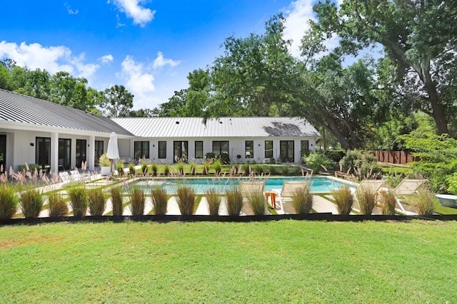 view of swimming pool