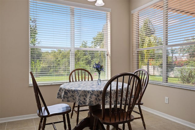 10837 Breaking Rocks Dr, Tampa, FL 33647 - dining area featuring light tile patterned flooring and baseboards