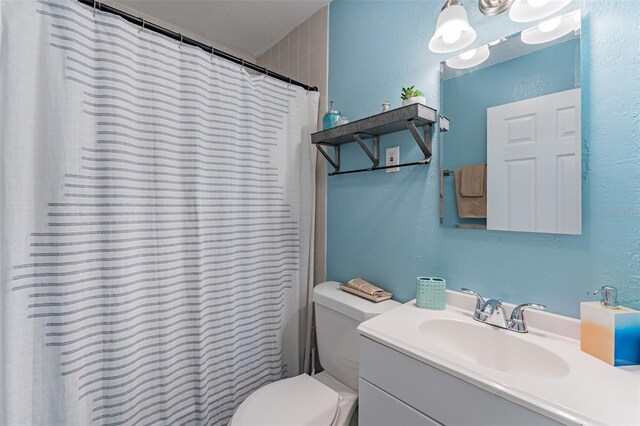 2035 29th Ave N, Saint Petersburg, FL 33713 - bathroom featuring a textured wall, vanity, toilet, and curtained shower