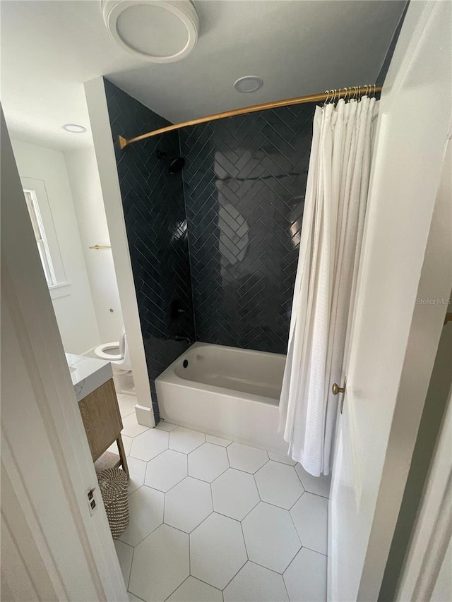145 20th Ave SE, Saint Petersburg, FL 33705 - full bath featuring tile patterned floors, shower / tub combo with curtain, vanity, and recessed lighting