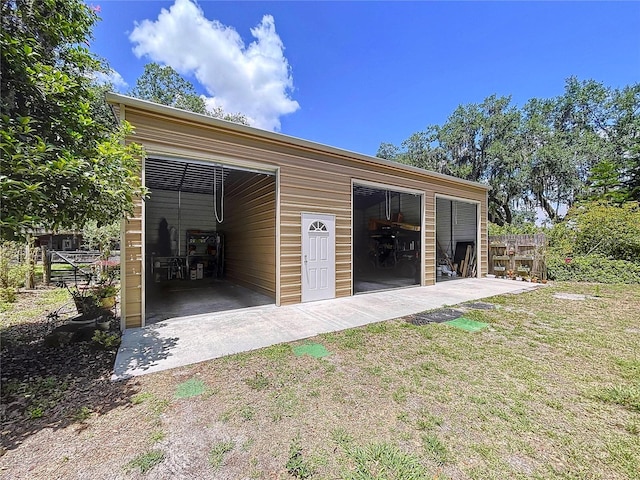 3544 Porter Rd, Lithia, FL 33547 - garage with fence