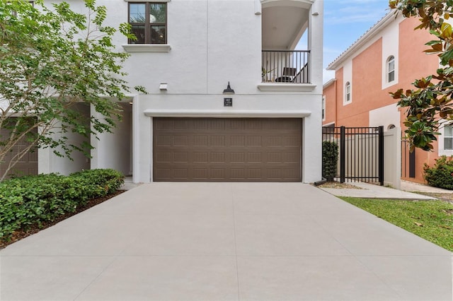 412 S Albany Ave Unit 2, Tampa, FL 33606 - view of front facade with a garage, stucco siding, driveway, and fence