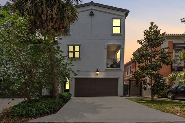 412 S Albany Ave Unit 2, Tampa, FL 33606 - view of front facade featuring stucco siding, driveway, and an attached garage