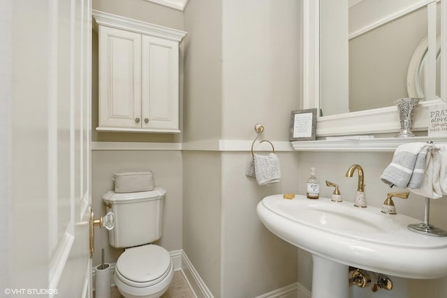 919 Ballinger Rd, Lutz, FL 33548 - half bath featuring a sink and toilet