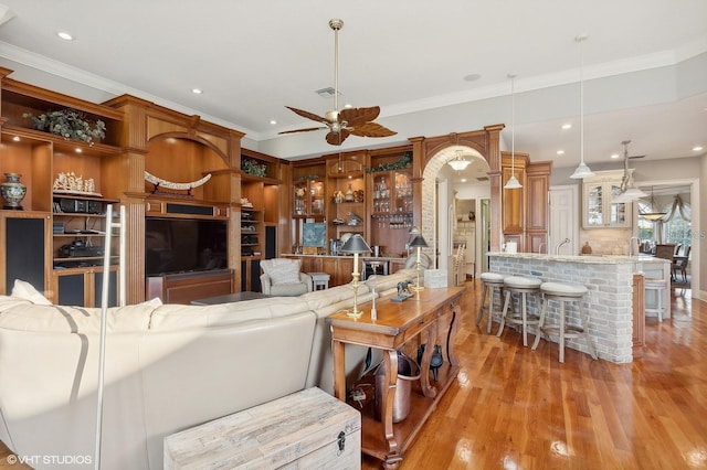 919 Ballinger Rd, Lutz, FL 33548 - living room featuring a ceiling fan, light wood-style flooring, crown molding, and recessed lighting