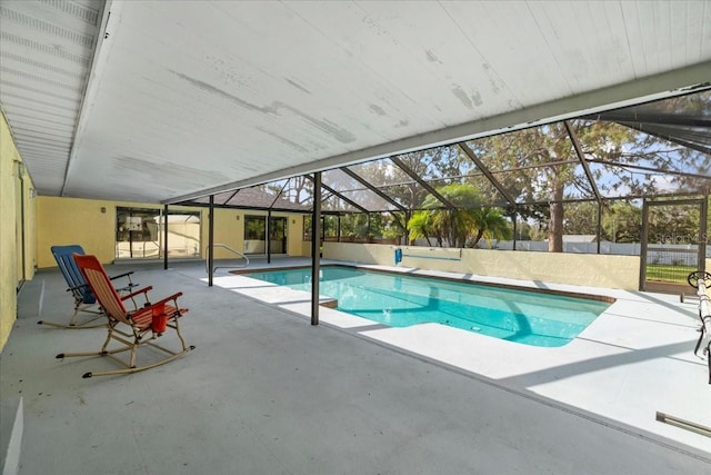 903 Tomahawk Trl, Brandon, FL 33511 - view of swimming pool featuring a patio area and a lanai
