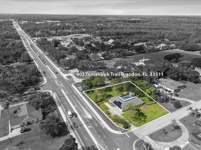 903 Tomahawk Trl, Brandon, FL 33511 - aerial view of property and surrounding area featuring a major roadway and property boundaries highlighted
