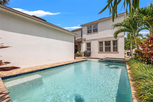 1436 30th Ave N, Saint Petersburg, FL 33704 - view of swimming pool featuring a pool with connected hot tub