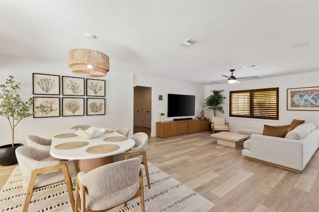 4618 Bayshore Blvd NE, Saint Petersburg, FL 33703 - dining area featuring light wood finished floors and ceiling fan