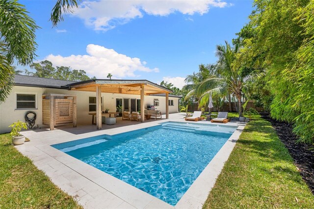 4618 Bayshore Blvd NE, Saint Petersburg, FL 33703 - view of swimming pool featuring an outdoor hangout area and a patio area