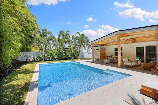 4618 Bayshore Blvd NE, Saint Petersburg, FL 33703 - view of pool with outdoor lounge area, a fenced backyard, and a patio area