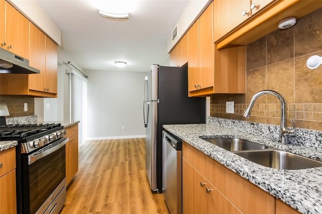 408 S Edgemon Ave, Winter Springs, FL 32708 - kitchen featuring appliances with stainless steel finishes, a sink, under cabinet range hood, backsplash, and baseboards
