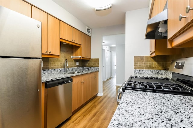 408 S Edgemon Ave, Winter Springs, FL 32708 - kitchen with stainless steel appliances, ventilation hood, a sink, light wood-style flooring, and tasteful backsplash