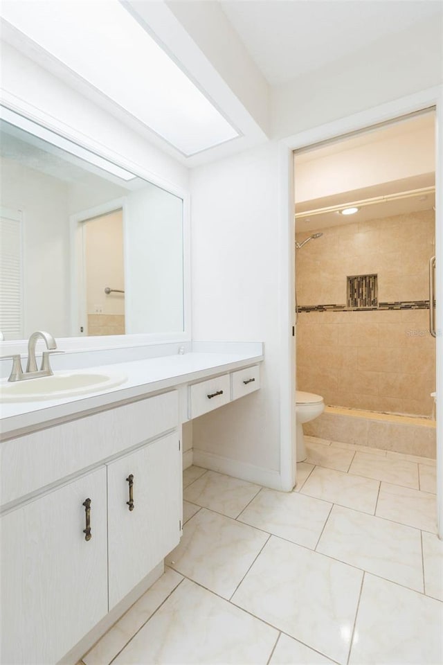 2211 Bay Berry Ln, Clearwater, FL 33763 - bathroom featuring a tile shower, toilet, vanity, and tile patterned flooring