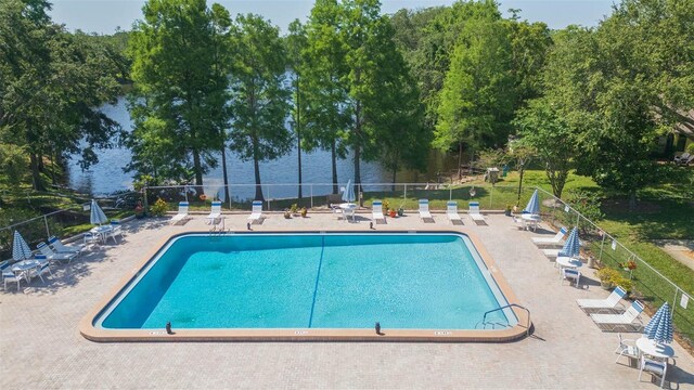 2211 Bay Berry Ln, Clearwater, FL 33763 - community pool featuring a patio area and fence