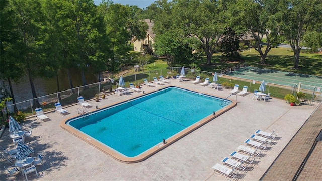 2211 Bay Berry Ln, Clearwater, FL 33763 - community pool with fence and a patio