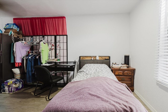1010 Oakhill St, Seffner, FL 33584 - bedroom featuring wood finished floors and baseboards
