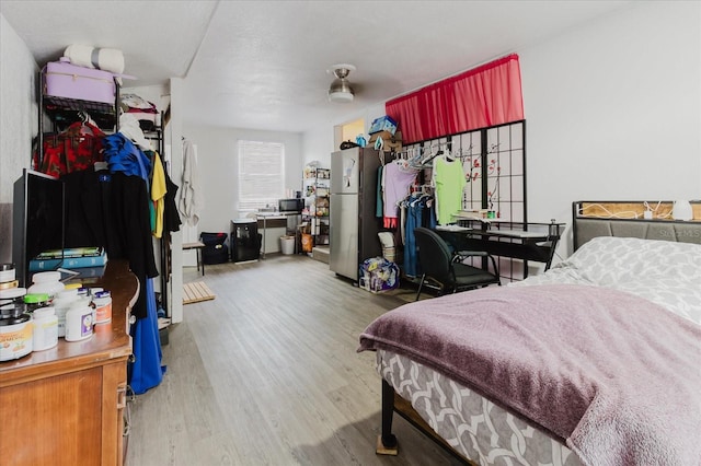 1010 Oakhill St, Seffner, FL 33584 - bedroom with wood finished floors and freestanding refrigerator