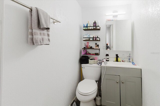 1010 Oakhill St, Seffner, FL 33584 - bathroom with vanity and toilet
