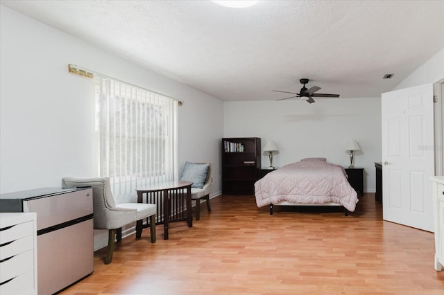 1010 Oakhill St, Seffner, FL 33584 - bedroom with light wood-style flooring and ceiling fan