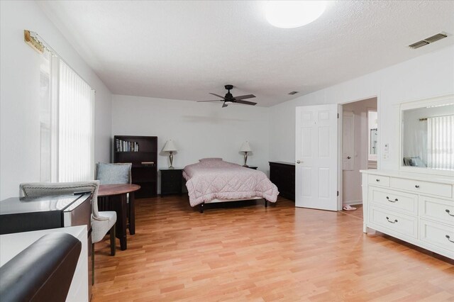 1010 Oakhill St, Seffner, FL 33584 - bedroom featuring light wood-style floors, vaulted ceiling, and ceiling fan