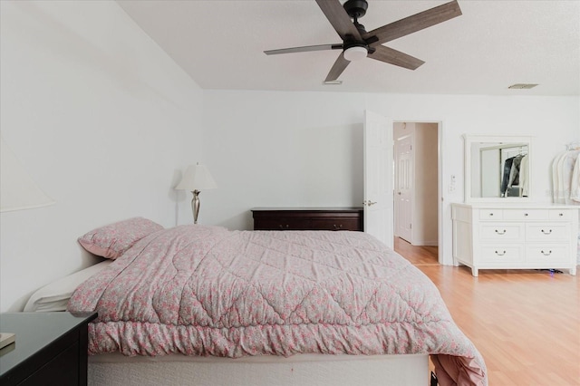 1010 Oakhill St, Seffner, FL 33584 - bedroom with light wood-type flooring and a ceiling fan