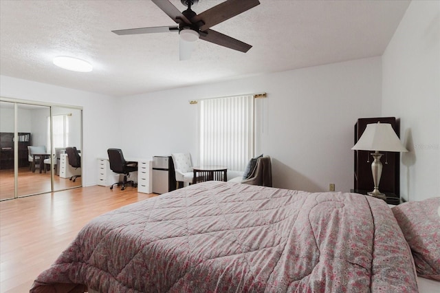 1010 Oakhill St, Seffner, FL 33584 - bedroom with wood finished floors, a textured ceiling, an office area, and a ceiling fan